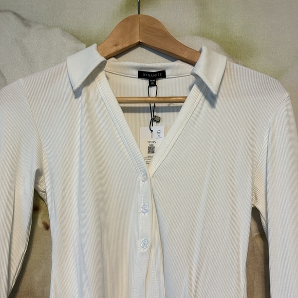 DYNAMITE LONGSLEEVE COLLARED TOP - Picture 2 of 3